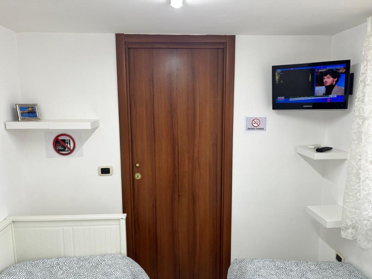 Regy Bed and Breakfast Napels Buitenkant foto